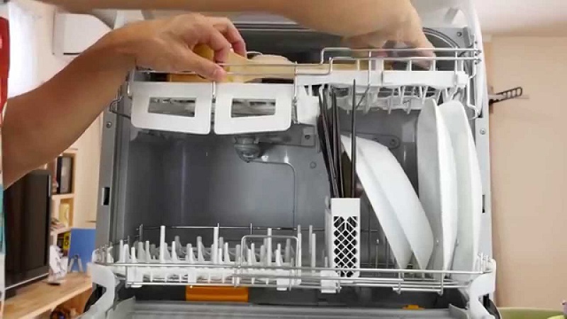 máy rửa chén bị đọng nước