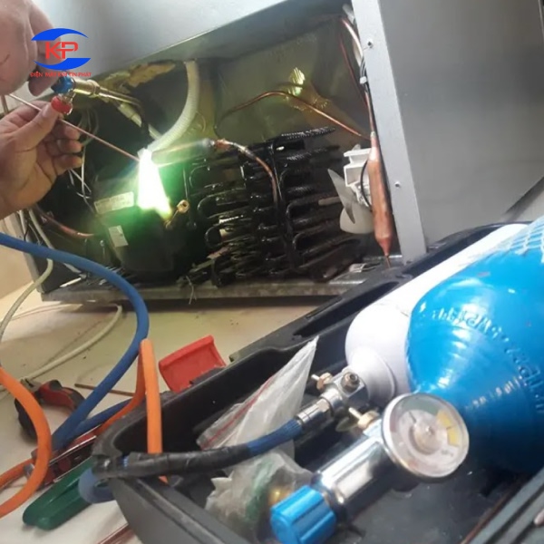 Máy Lạnh Bị Lỗi Cảm Biến Nhiệt Độ Có Cần Thay Mới Không?