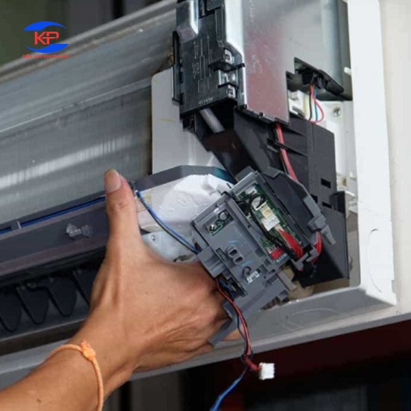 Nguyên Nhân Và Cách Khắc Phục Lỗi Máy Lạnh Nháy Đèn Xanh Liên Tục