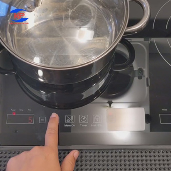Bếp Từ Không Vào Điện, Không Nhận Nguồn Hãy Thử Ngay Các Bước Sửa Chữa Đơn Giản